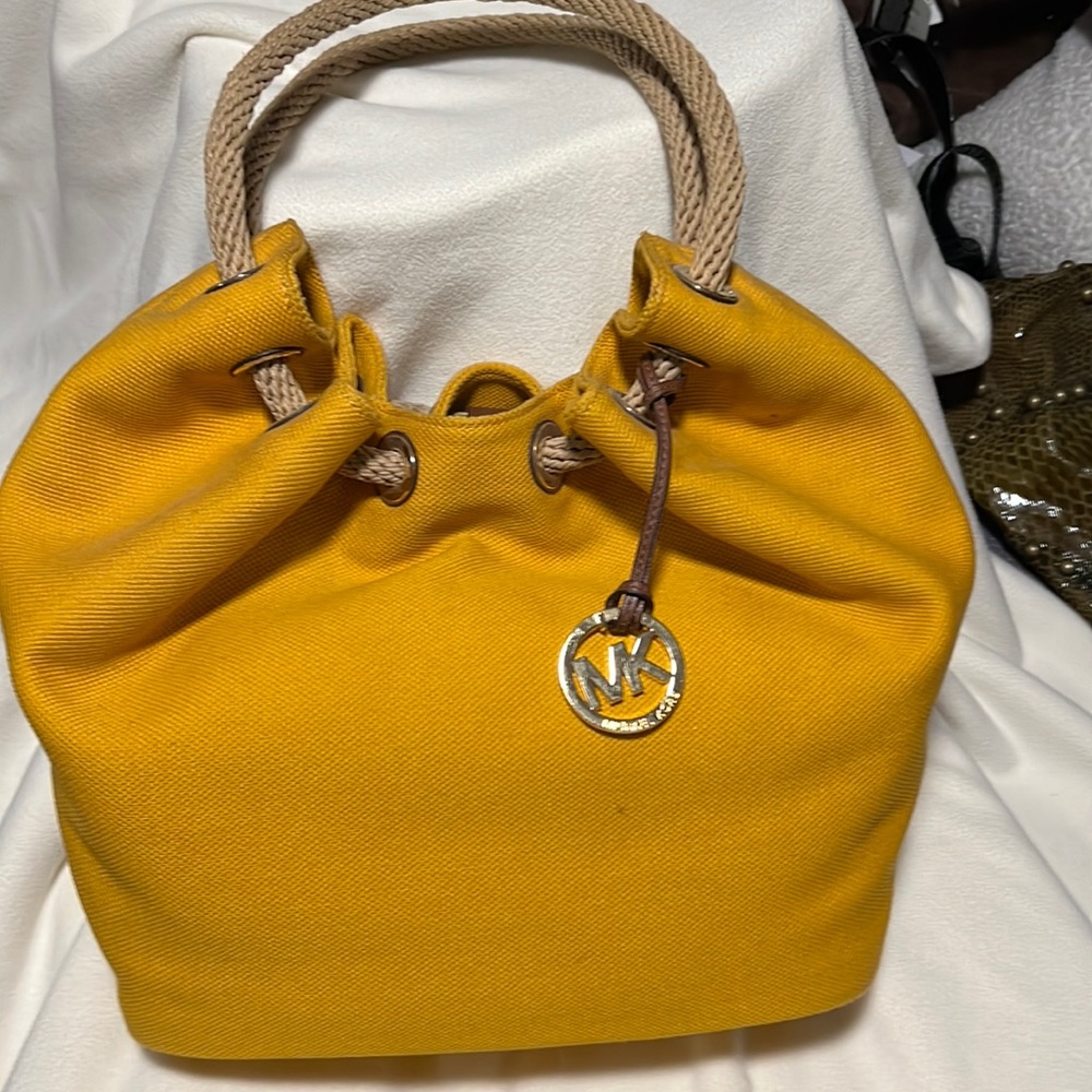 MICHAEL KORS bucket bag